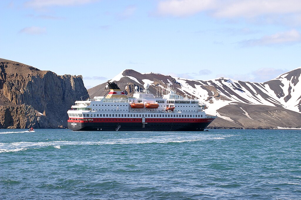 Traveling to Antarctica: What you need to know before your cruise - W. Bulach, CC BY-SA 4.0, via Wikimedia Commons