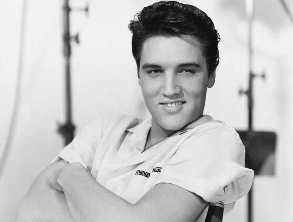Elvis Presley: From Tupelo to Memphis – The Life and Legacy of the Rock KingnRolla - See page for author, Public domain, via Wikimedia Commons