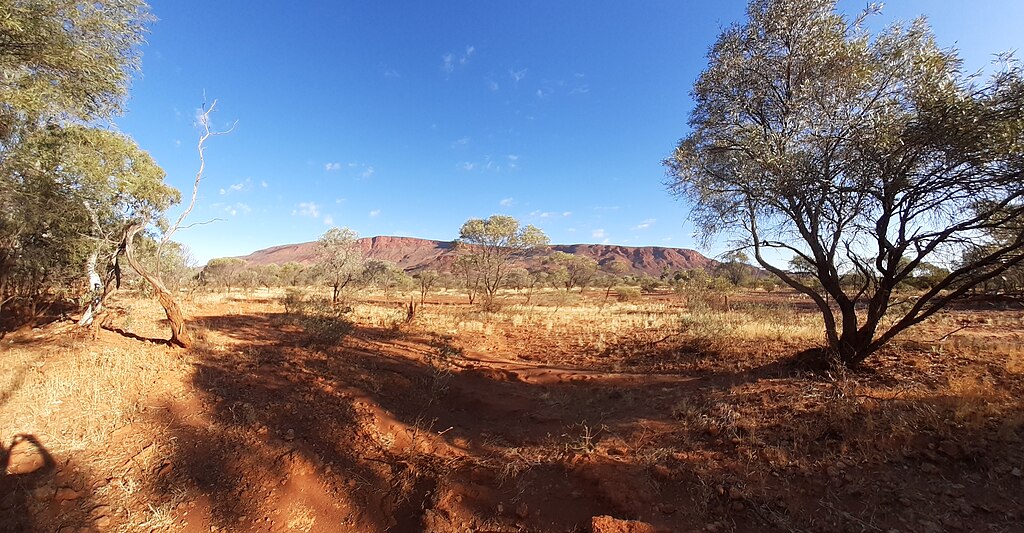 Mount Augustus: A Hidden Gem of the Australian Wilderness - Calistemon, CC BY-SA 4.0, via Wikimedia Commons