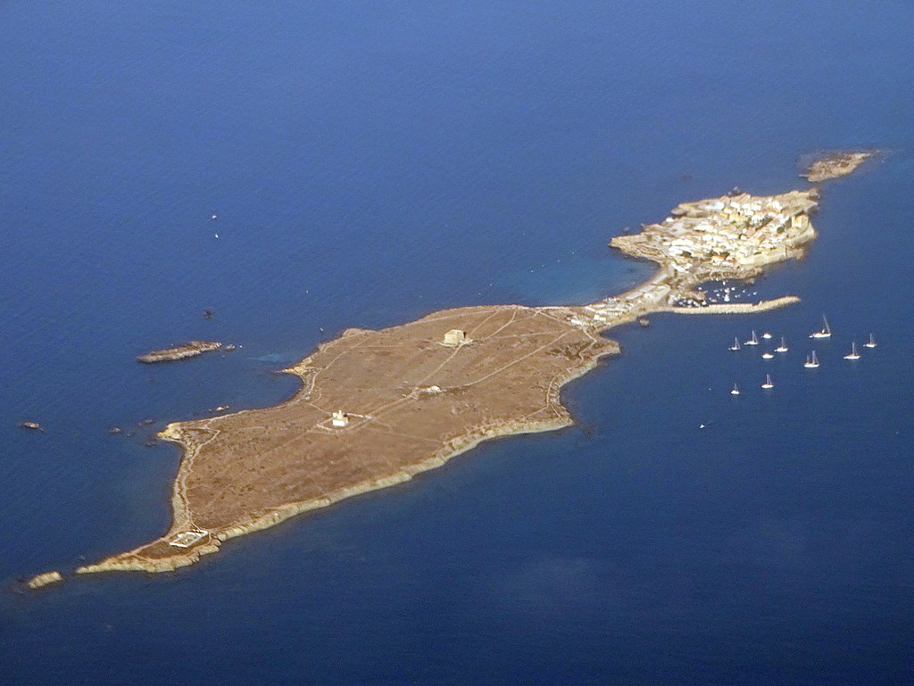 Nueva Tabarca - Spanish island that combines three cultures - Jose A., CC BY 2.0, via Wikimedia Commons