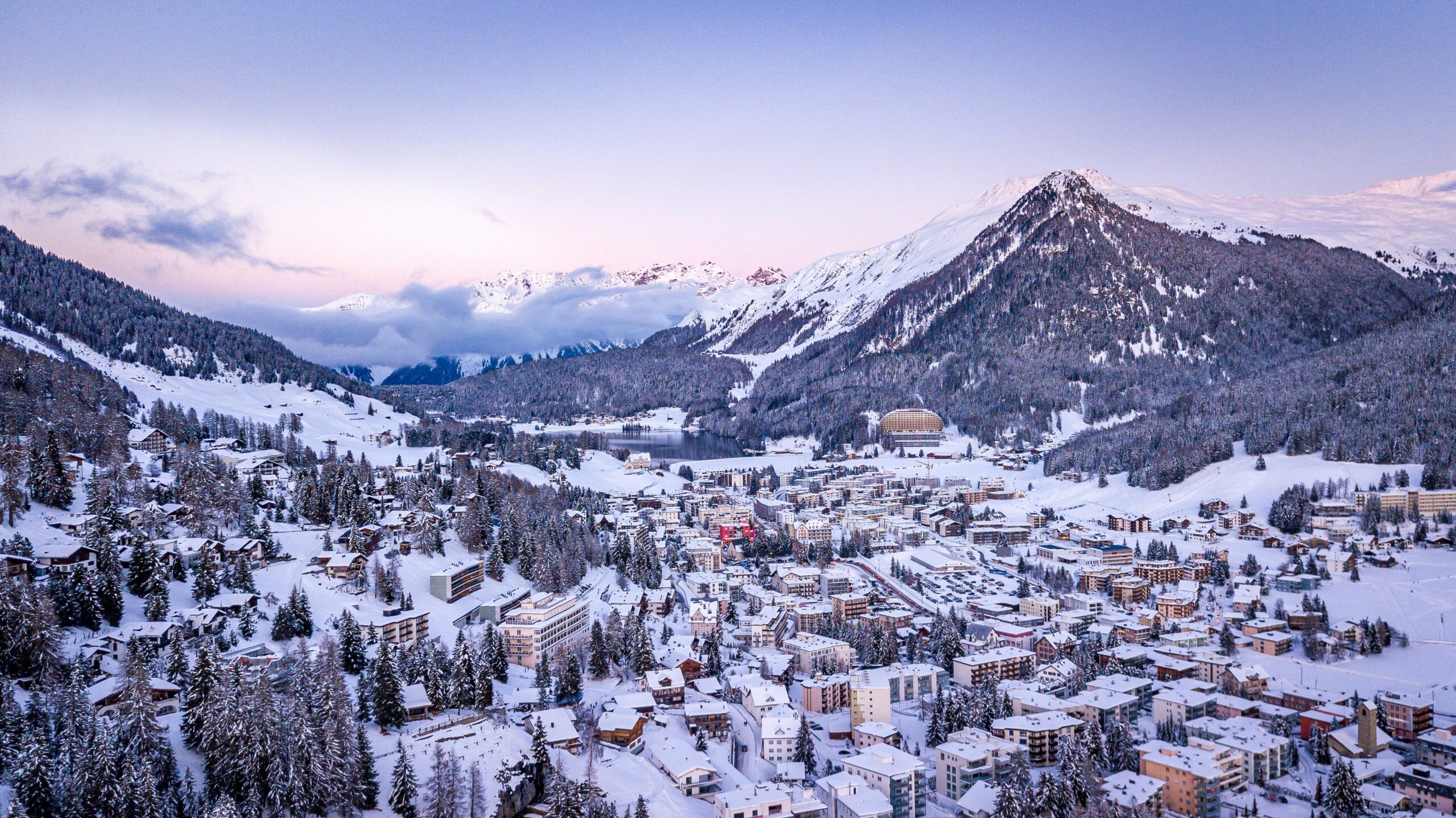Davos – raj za ljubitelje zimskih sportova i omiljeno odredište kraljevske obitelji - Photo by Damian Markutt on Unsplash