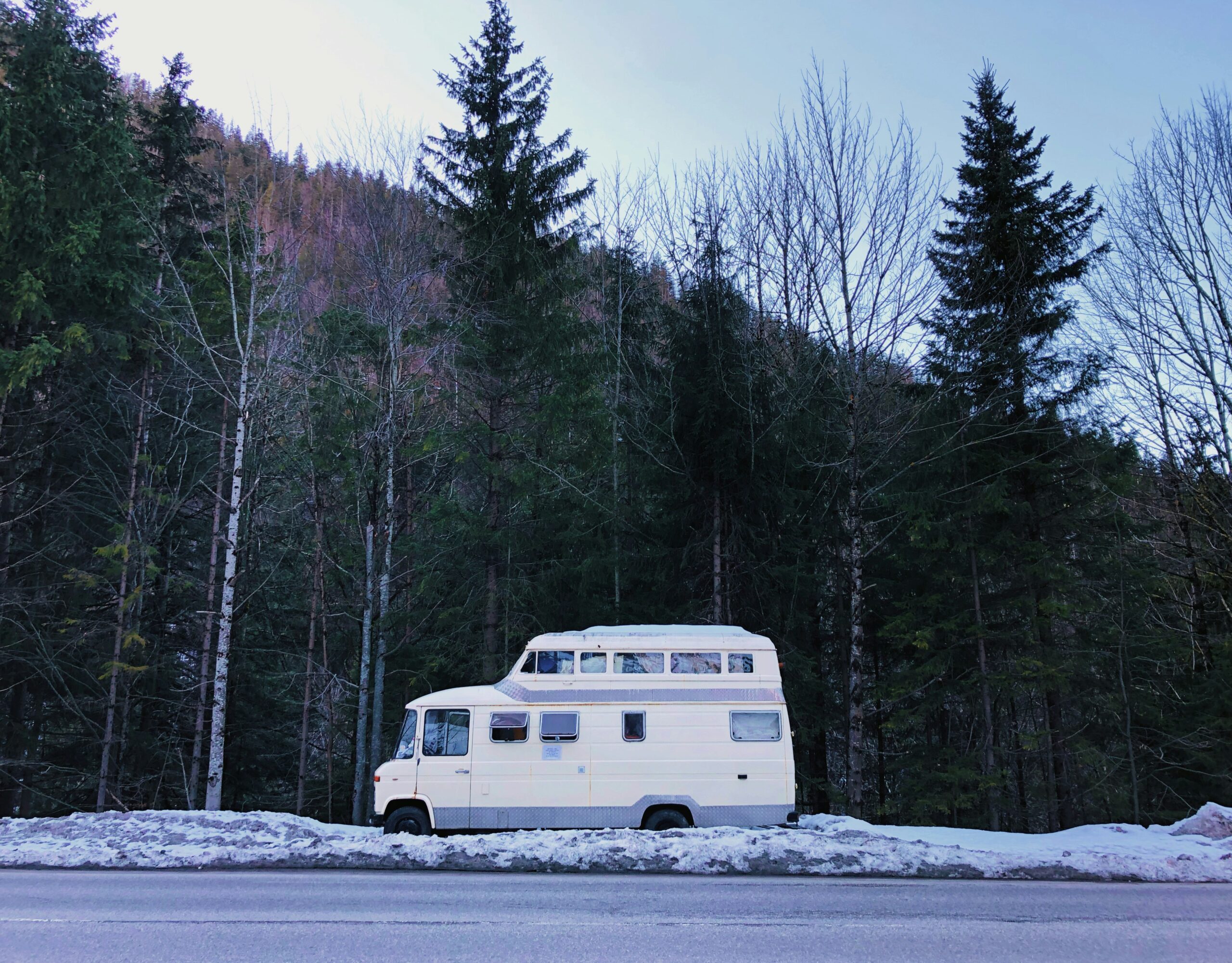 Winter camping with camper: tips for warmth, safety and enjoyment of snow