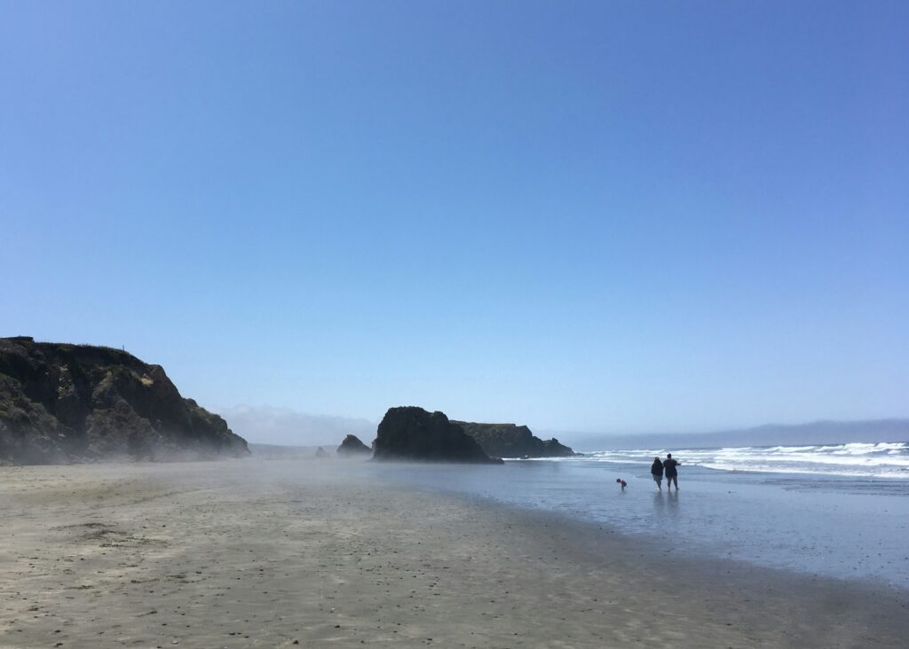 Mendocino – a hidden hippie paradise on the California coast - Photo by Jo Dorais on unsplash