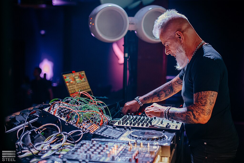 Tomo in der Mühlen član žirija Supertalent Hrvatska - korowabar, CC BY-SA 4.0, via Wikimedia Commons