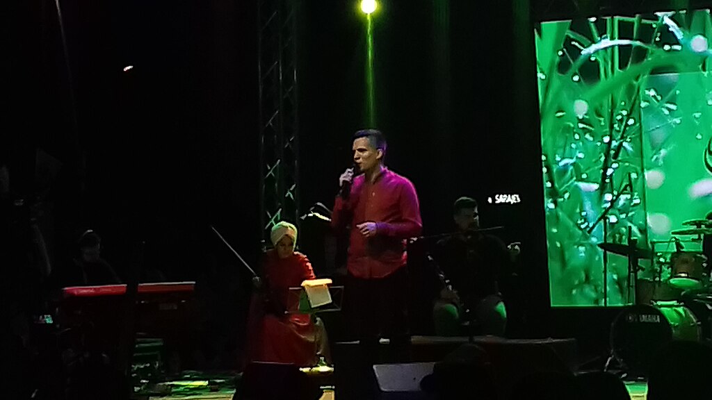 Armin Muzaferija biography and music career - Obsuser, CC BY-SA 4.0, via Wikimedia Commons