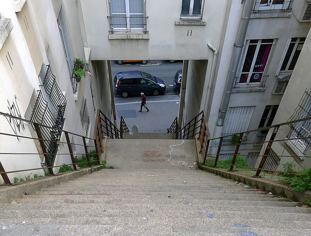 Stepenice koje vode od Rue Manin do Butte Bergeyre - Mbzt, CC BY-SA 4.0, via Wikimedia Commons 