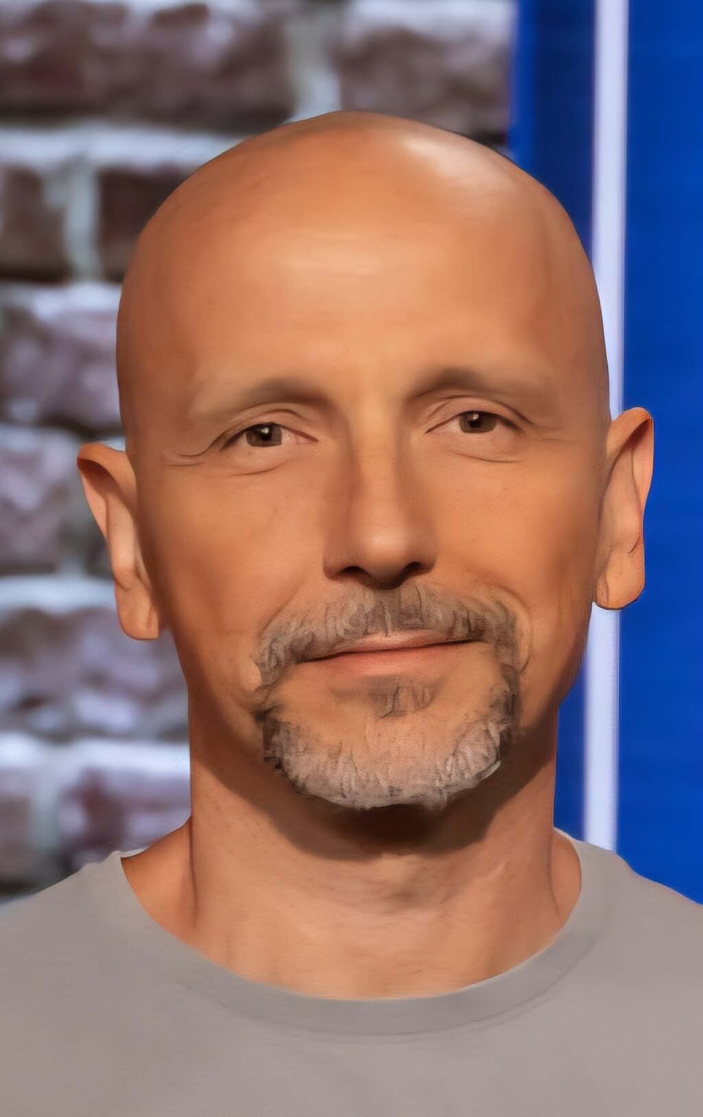 Aleksandar Stanković biography of the host of the show Nedjeljom u 2 - Šaholjubac, CC BY-SA 4.0 , via Wikimedia Commons