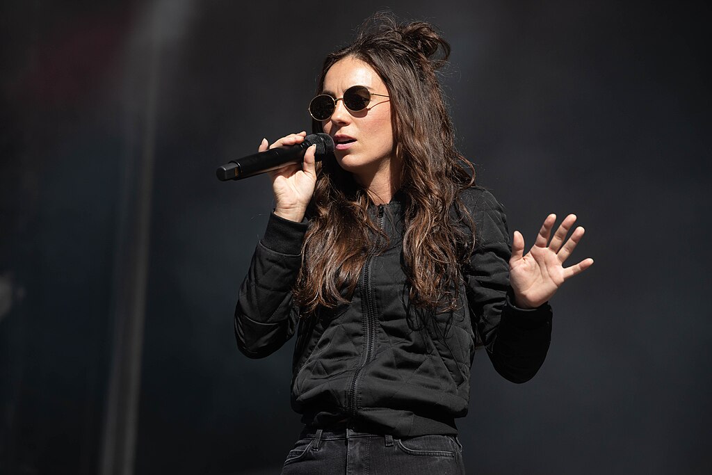 Amy Shark Biography: Australian Idol 2026 judge - Bruce from Sydney, Australia, CC BY 2.0 , via Wikimedia Commons